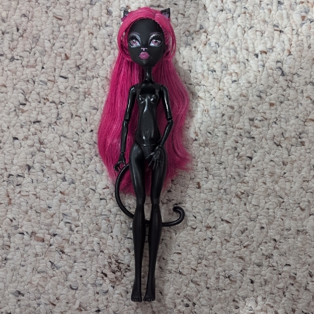 Catty Noir Doll